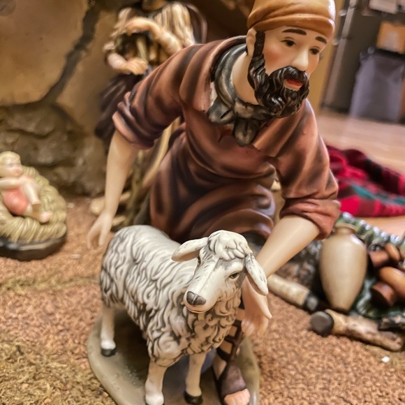 Sams Club Brand Lg. Christmas Porcelain Manger Scene w/instructions 11 piece set - Picture 6 of 16